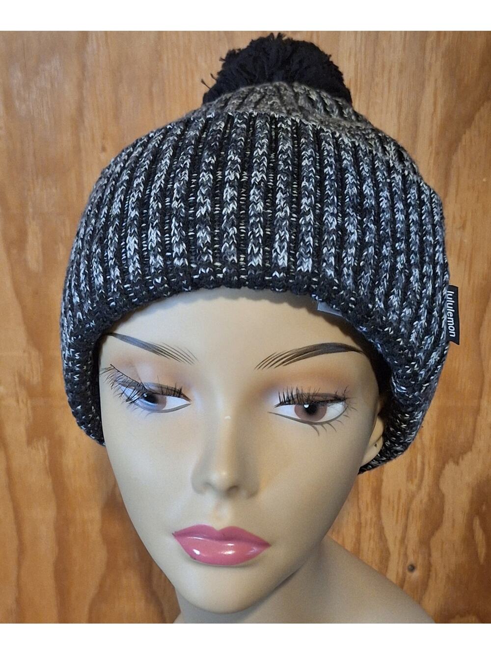 Lululemon Athletica Beanie Women's OS Fleece Lined Black White Outdoor Gorpcore